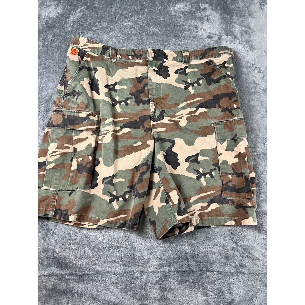 Empire Camo Cargo Shorts Size 42 Excellent Condition Streetwear Graphic Lining